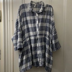 Oversized blouse like top with pockets!